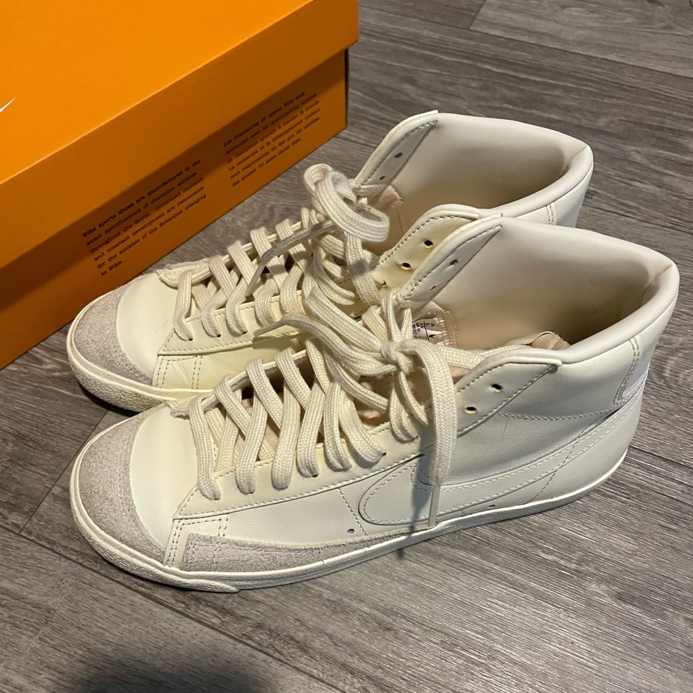 Nike Blazer Mid 77. Gently Used. Size 8.5W.